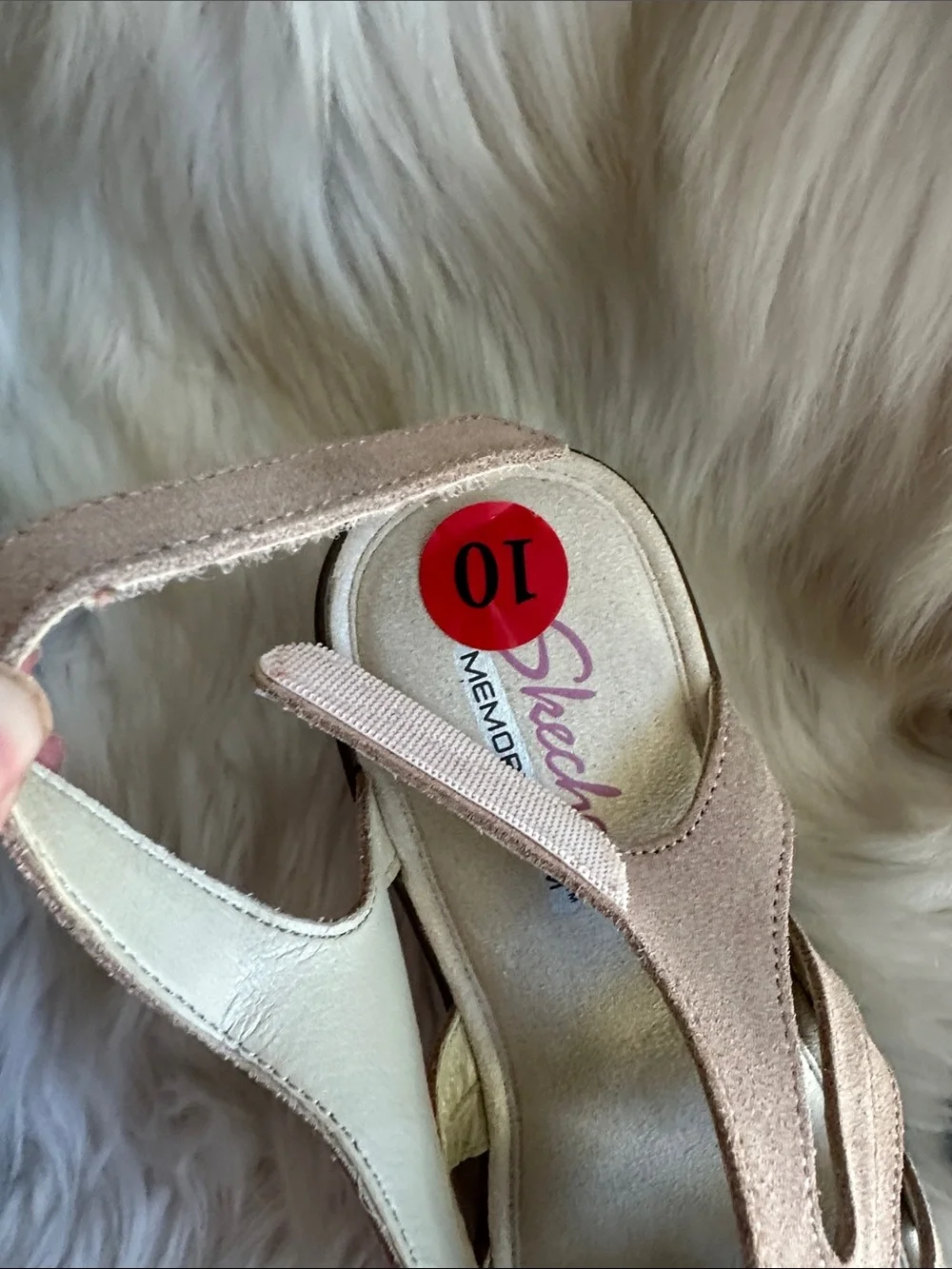 Skechers women’s Pink Suede Memory Foam Sandals/10
